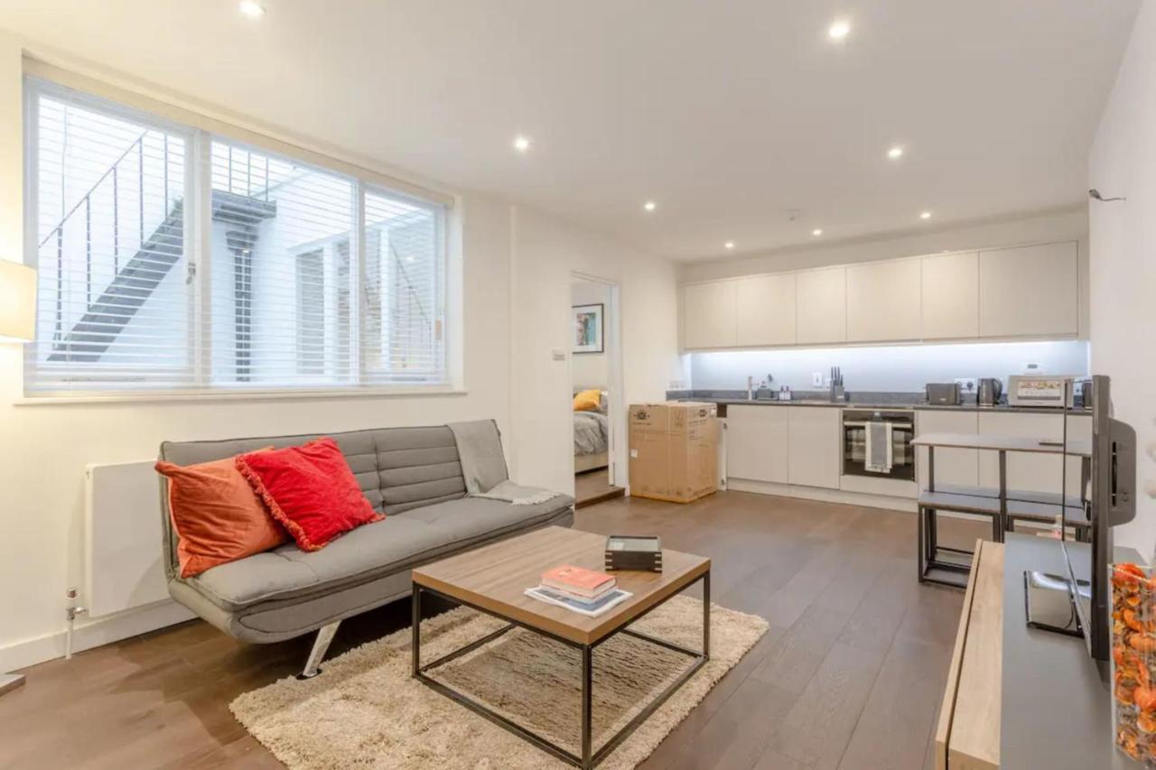 Appartamento Modern Flat In The Heart Of West Londra Esterno foto