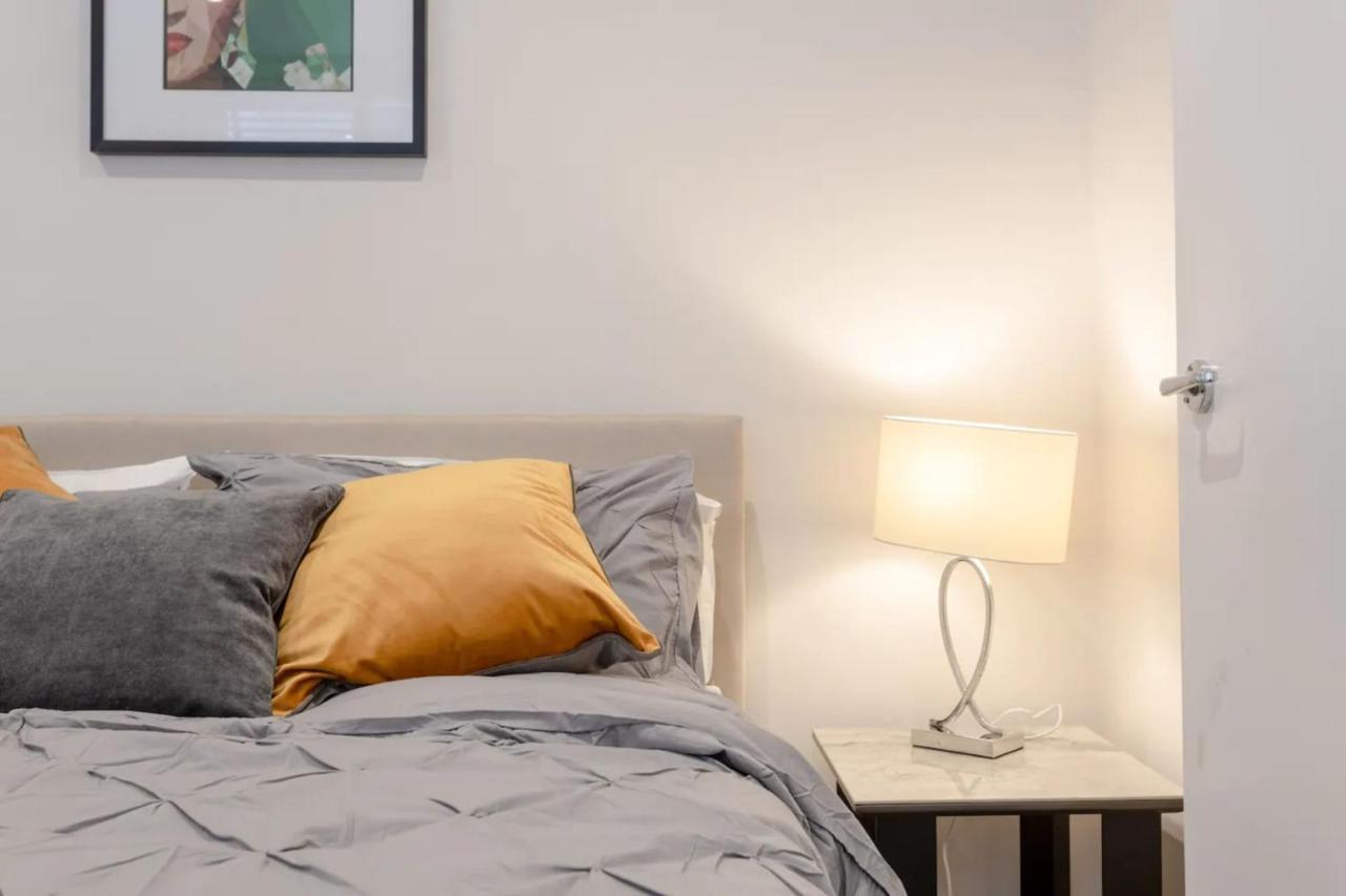 Appartamento Modern Flat In The Heart Of West Londra Esterno foto