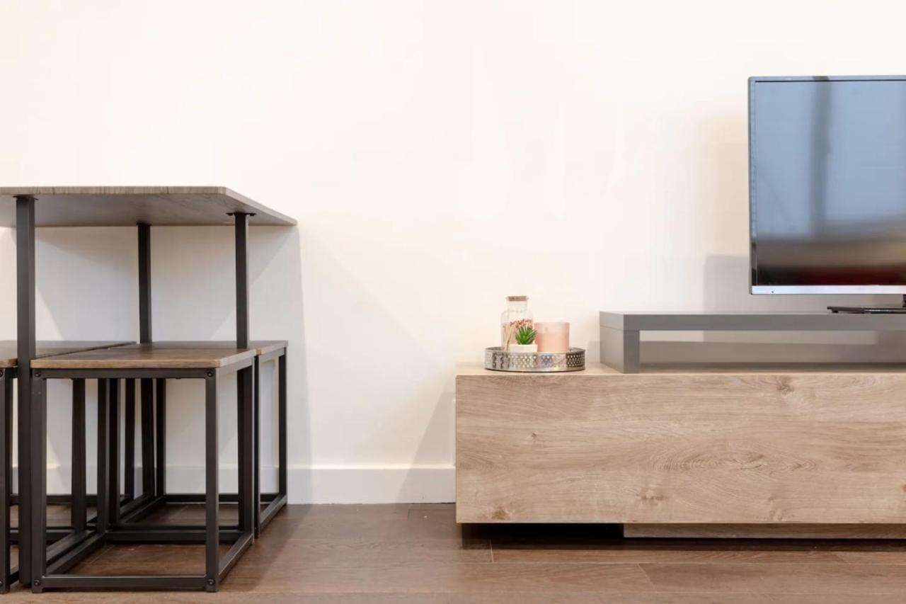 Appartamento Modern Flat In The Heart Of West Londra Esterno foto