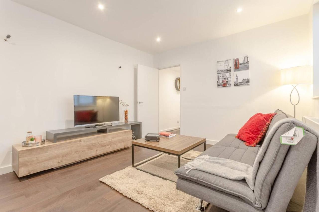 Appartamento Modern Flat In The Heart Of West Londra Esterno foto