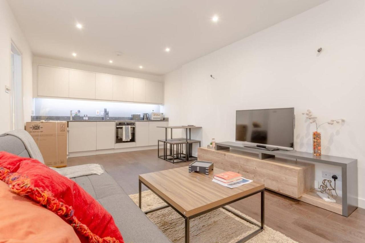 Appartamento Modern Flat In The Heart Of West Londra Esterno foto